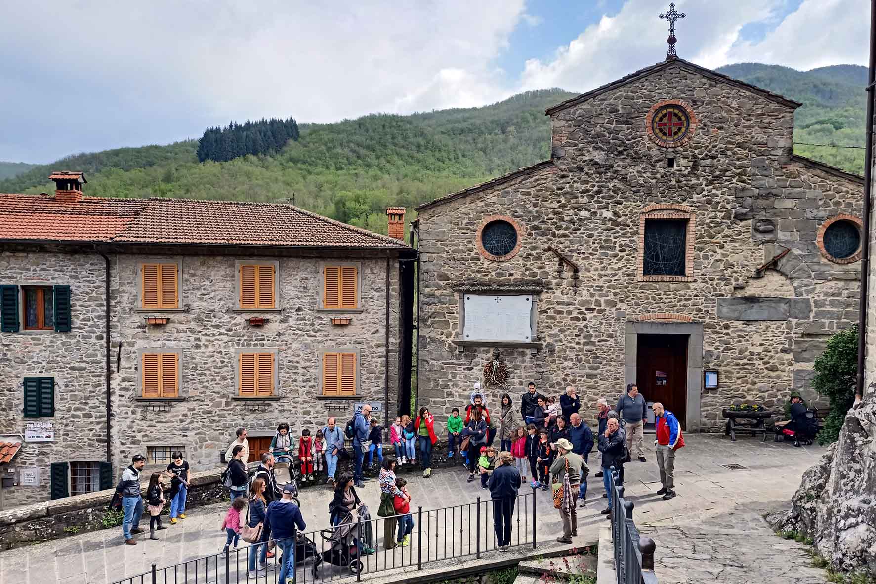 Camminata, teatro e picnic per la prima “Festa dei ciliegi in fiore”